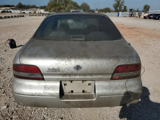 1997 Nissan Altima XE
