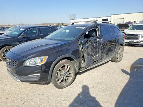 2018 Volvo V60 Cross Country