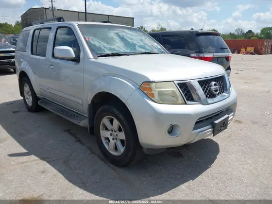 2010 Nissan Pathfinder SE