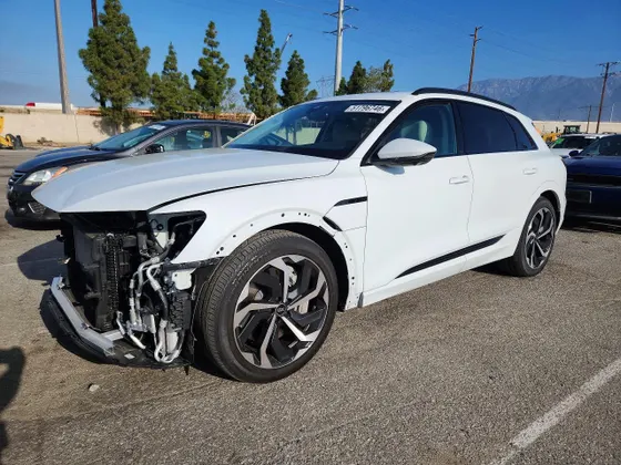 2024 Audi Q8 e-tron Premium Plus