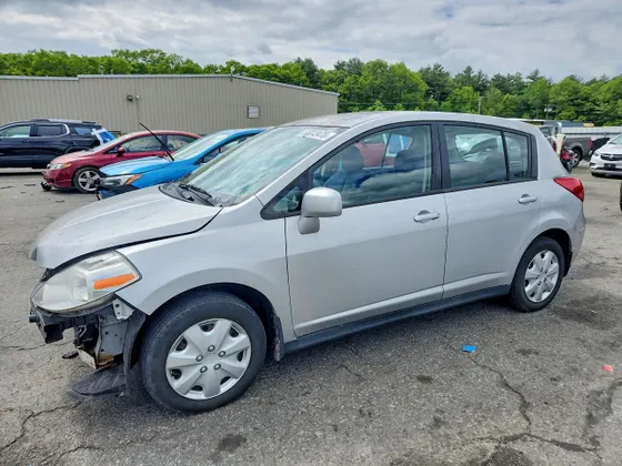 2009 Nissan Versa 1.8 S