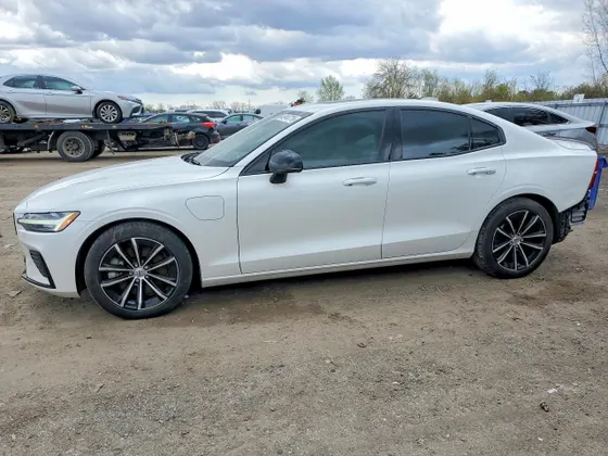 2024 Volvo S60 Recharge Plug-In Hybrid Core Dark Theme