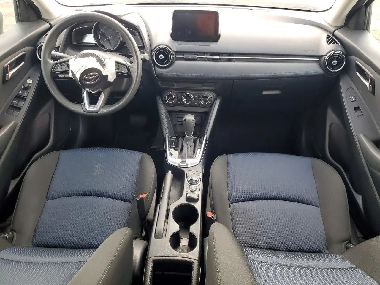 2020 Toyota Yaris Hatchback LE