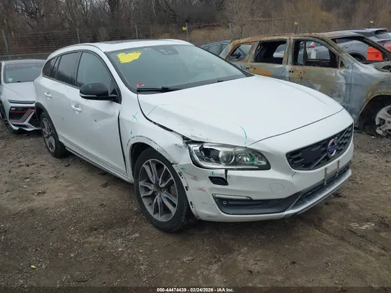 2015 Volvo V60 Cross Country T5 Platinum
