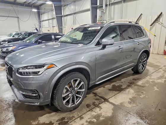 2018 Volvo XC90 Momentum
