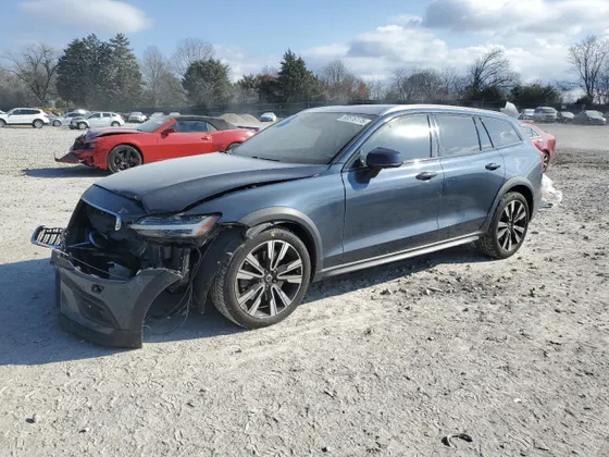 2020 Volvo V60 Cross Country T5 MOMENTUM