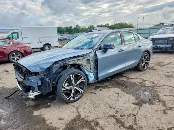 2024 Volvo S60 Core Dark Theme