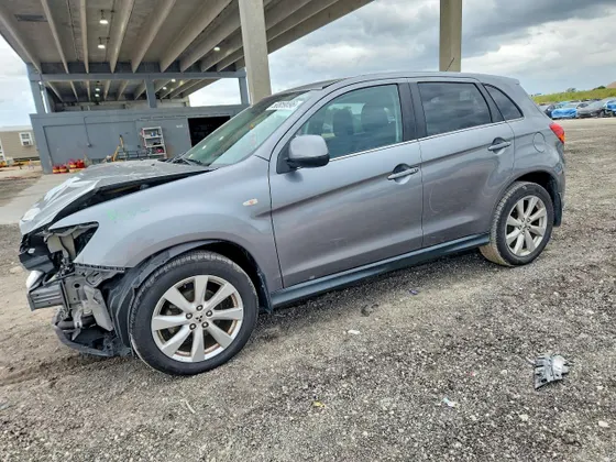 2013 Mitsubishi Outlander Sport SE