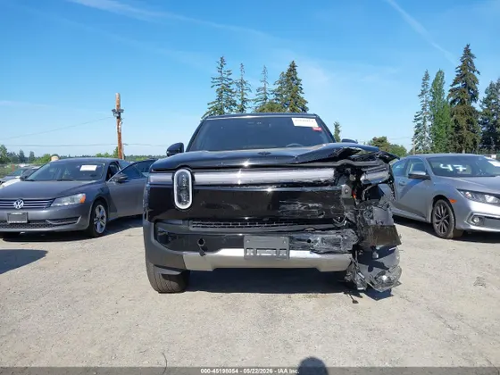 2025 Rivian R1S Adventure