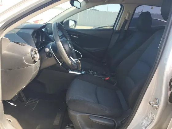 2020 Toyota Yaris Hatchback LE