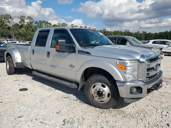 2015 Ford Super Duty F-350 DRW Lariat