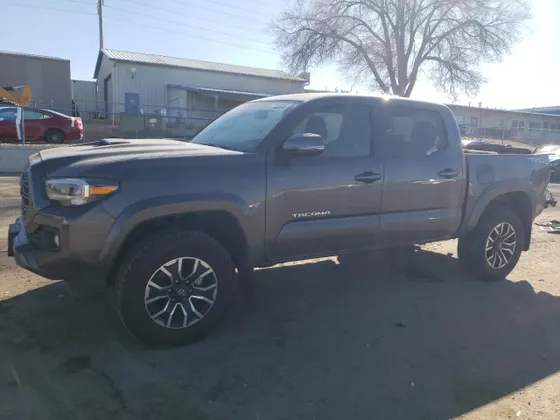 2022 Toyota Tacoma 4WD SR5