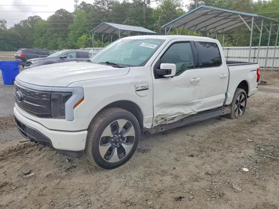 2023 Ford F-150 Lightning LARIAT