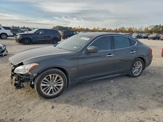 2012 INFINITI M35h Hybrid