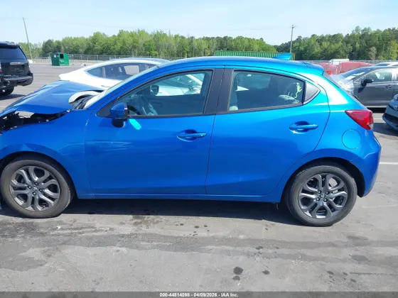 2020 Toyota Yaris Hatchback XLE