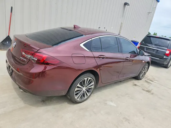 2018 Buick Regal Sportback Essence