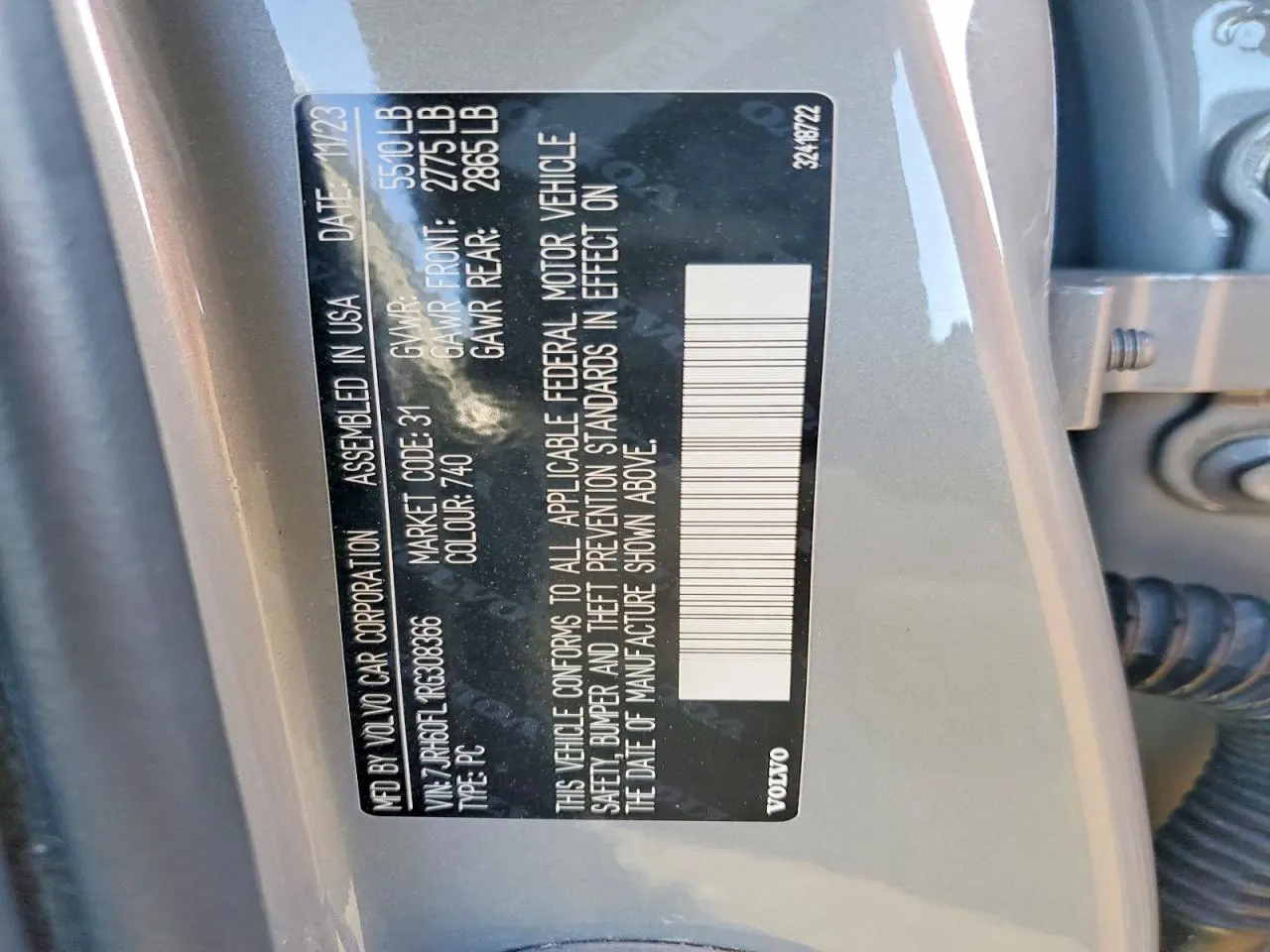 2024 Volvo S60 Recharge Plug-In Hybrid Plus Dark Theme