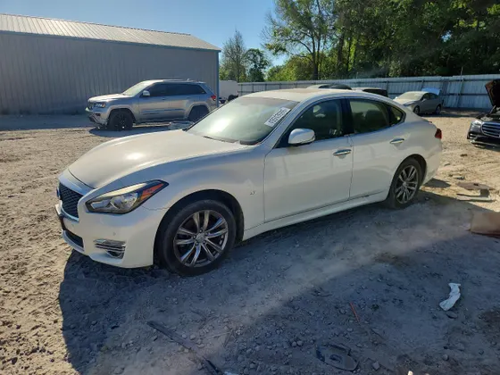 2019 INFINITI Q70 3.7 LUXE