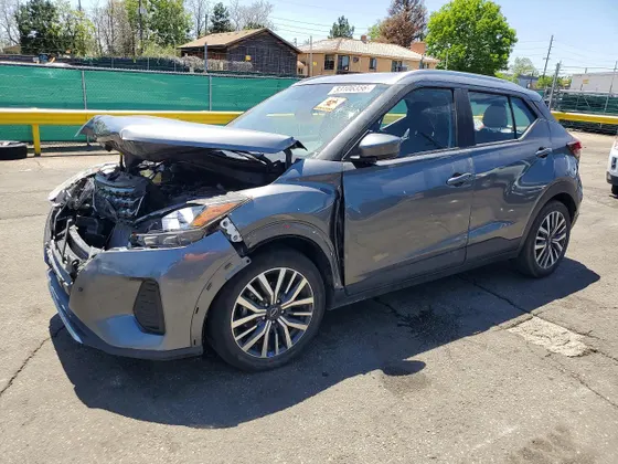 2022 Nissan Kicks SV