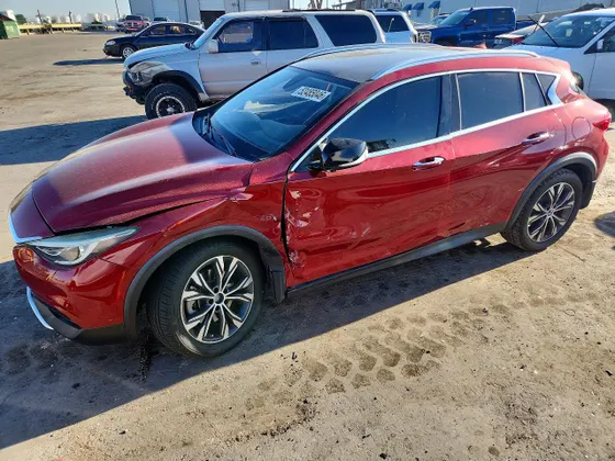 2017 INFINITI QX30 Premium