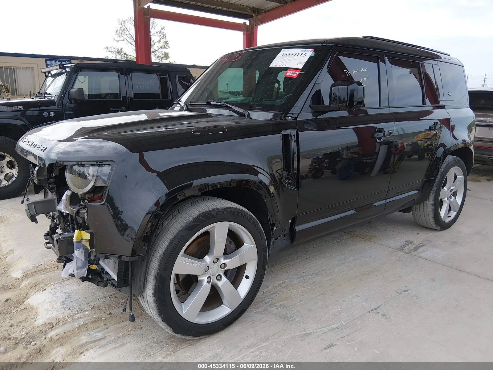 2023 Land Rover Defender X-Dynamic SE