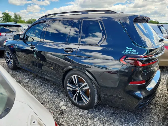 2025 BMW X7 M60i