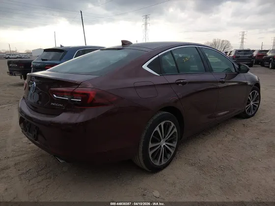 2018 Buick Regal Sportback Essence