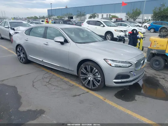 2025 Volvo S90 Plug-In Hybrid Ultra