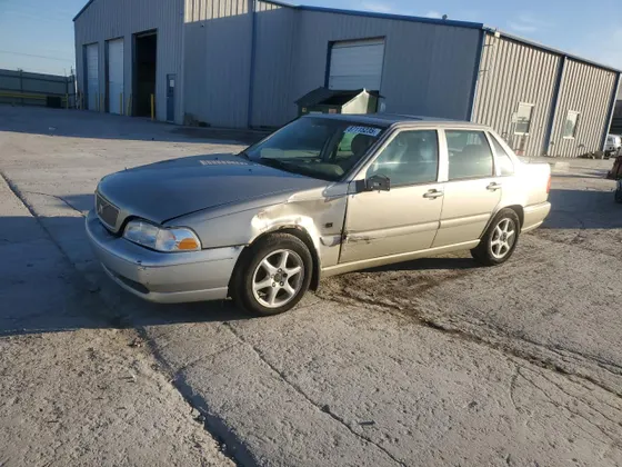 1999 Volvo S70