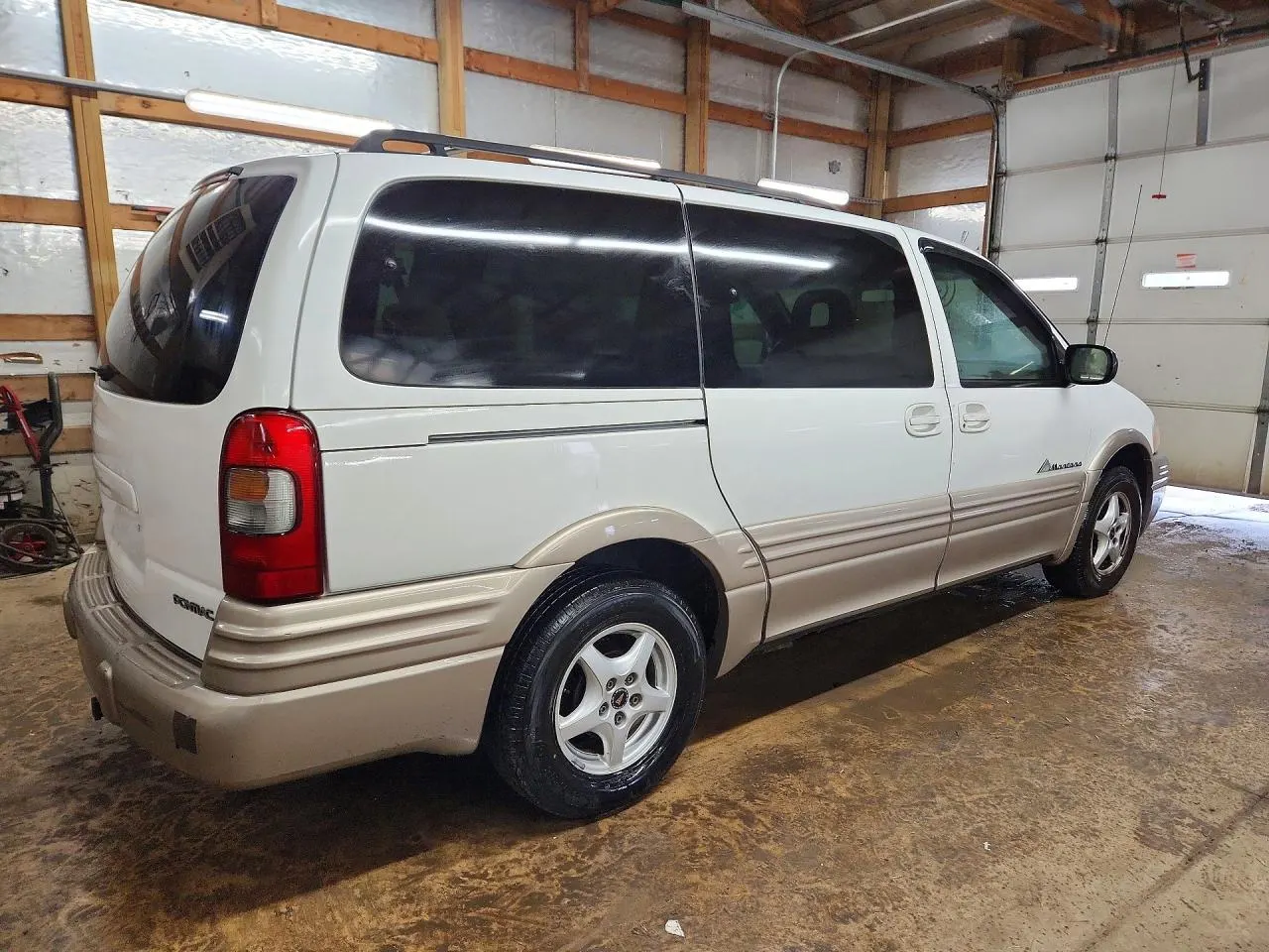 2002 Pontiac Montana w/1SA Pkg
