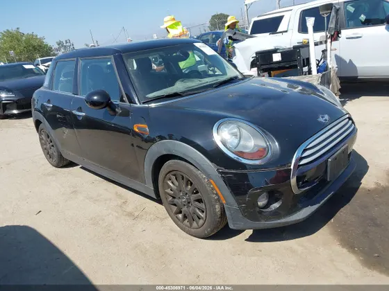 2015 MINI Cooper Hardtop 4 Door COOPER