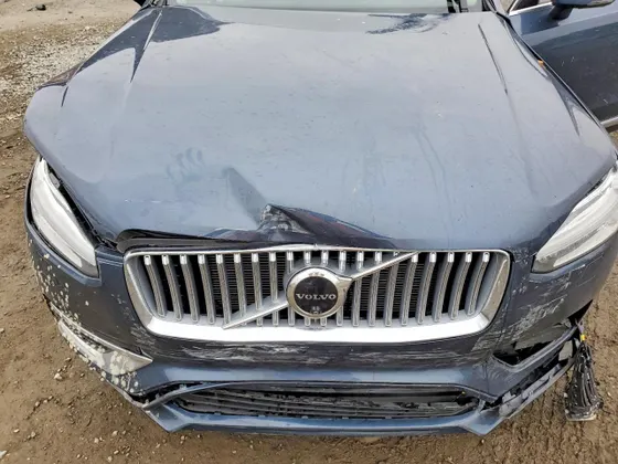 2025 Volvo XC90 Plug-In Hybrid Plus