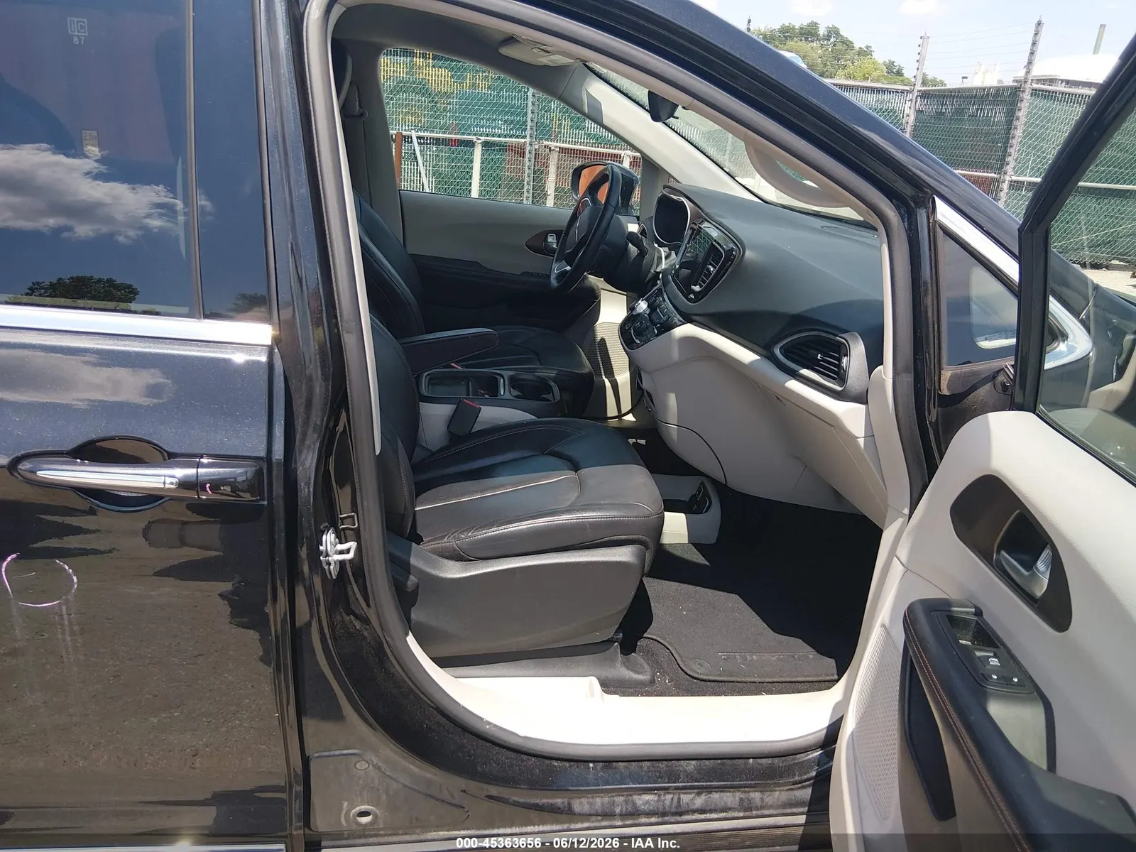 2017 Chrysler Pacifica Touring-L