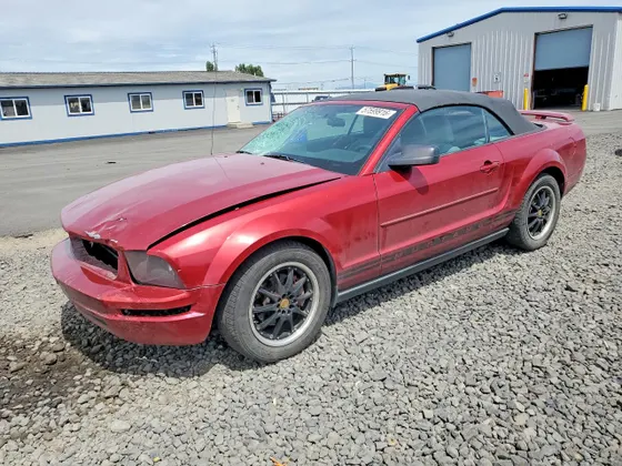 2005 Ford Mustang Deluxe