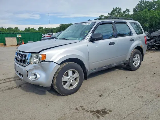 2010 Ford Escape XLS