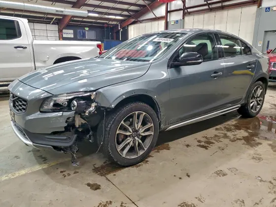 2018 Volvo S60 Cross Country T5
