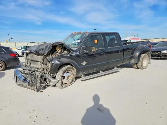2015 Ford Super Duty F-350 DRW Lariat