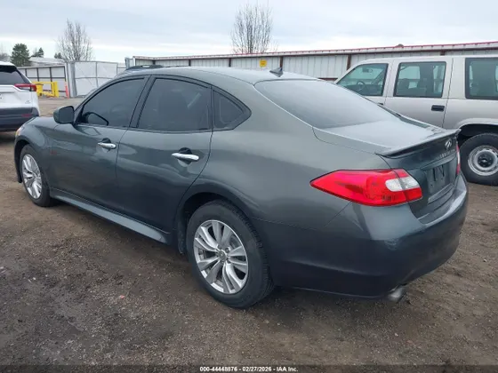 2011 INFINITI M56