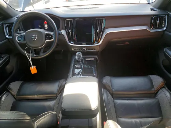 2024 Volvo S60 Recharge Plug-In Hybrid Plus Black Edition