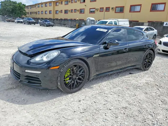 2016 Porsche Panamera 4