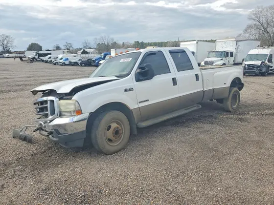 2002 Ford Super Duty F-350 DRW XL