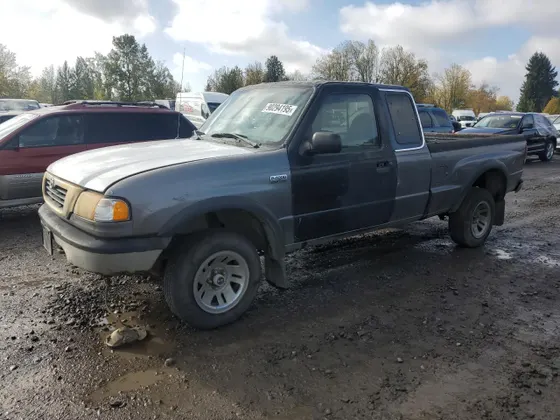 1998 Mazda B-Series 4WD Truck SE