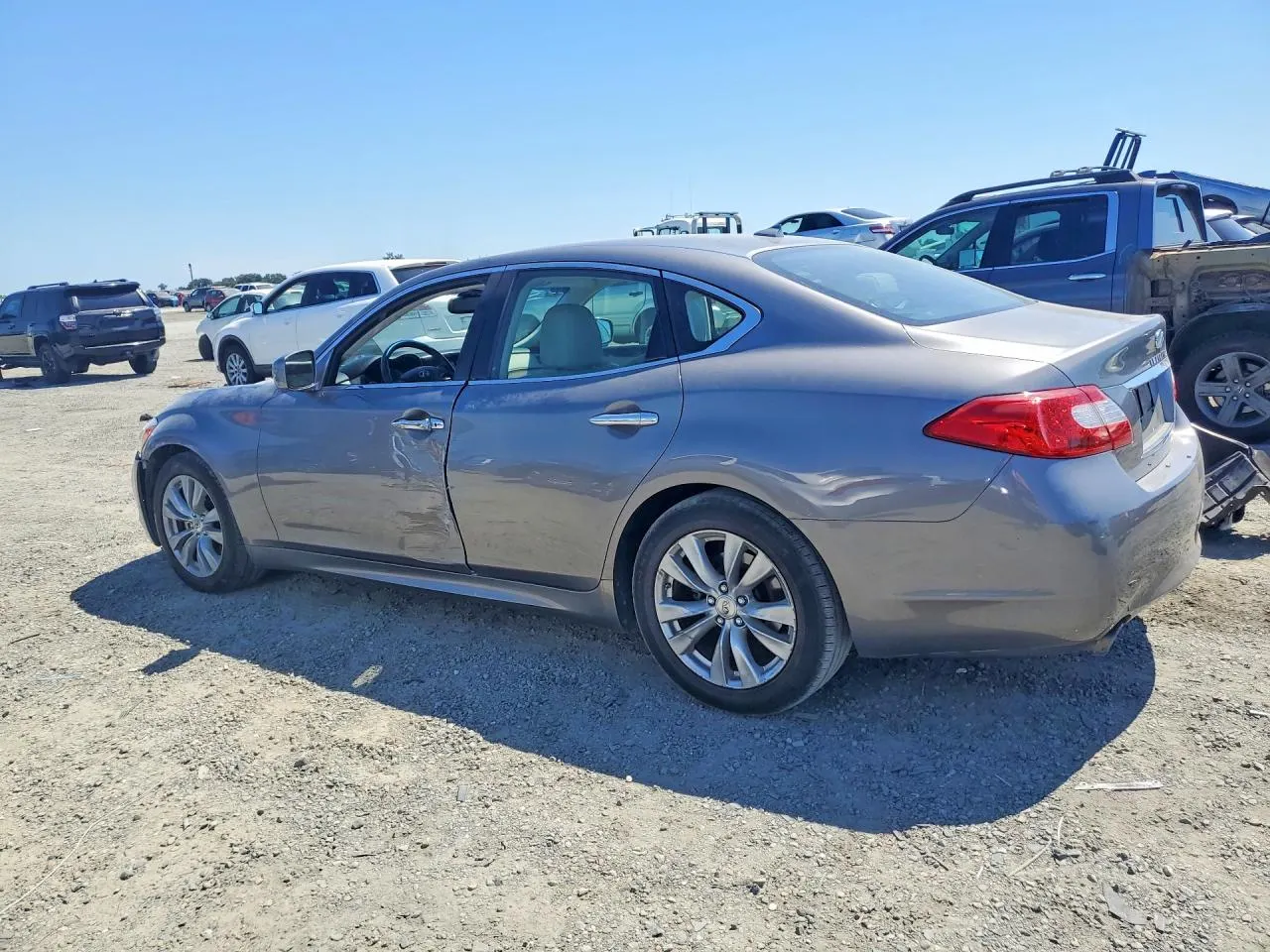 2011 INFINITI M56