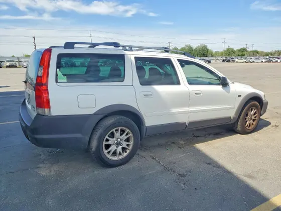 2004 Volvo V70 XC70