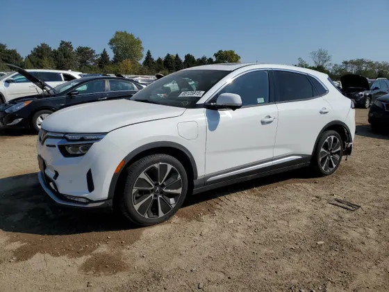 2025 VinFast VF 8 Plus