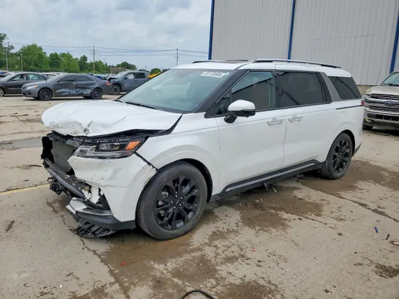 2023 Kia Carnival SX