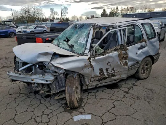 2000 Chevrolet Tracker