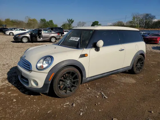 2011 MINI Cooper Clubman COOPER