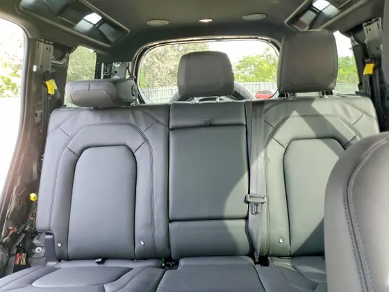 2024 Land Rover Defender SE
