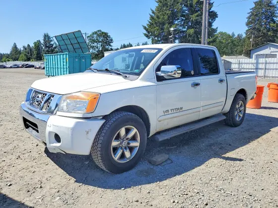 2013 Nissan Titan SV